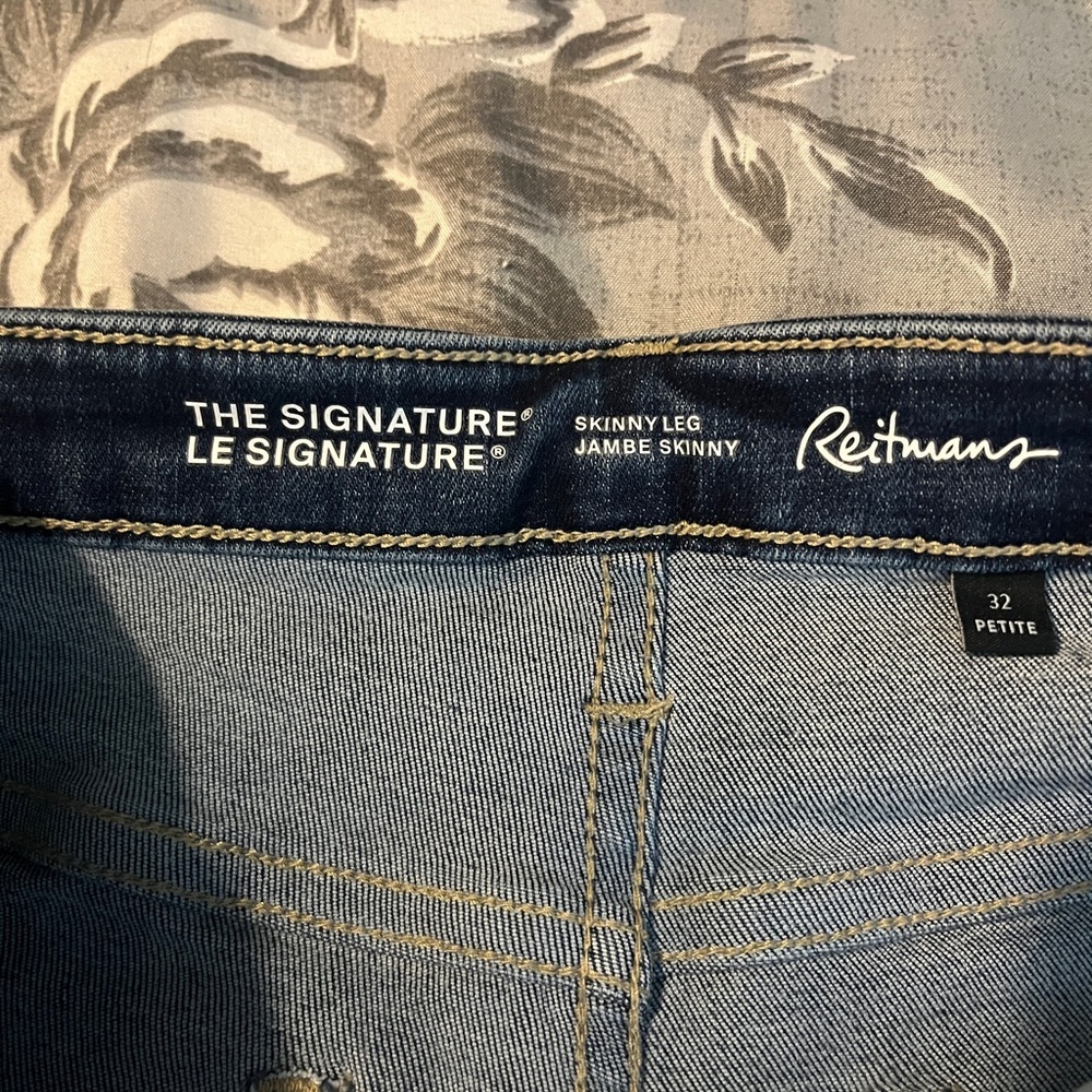 Reitman’s lot of 2 Dark Blue Skinny Jeans
Size 32 Petite - Picture 5 of 16